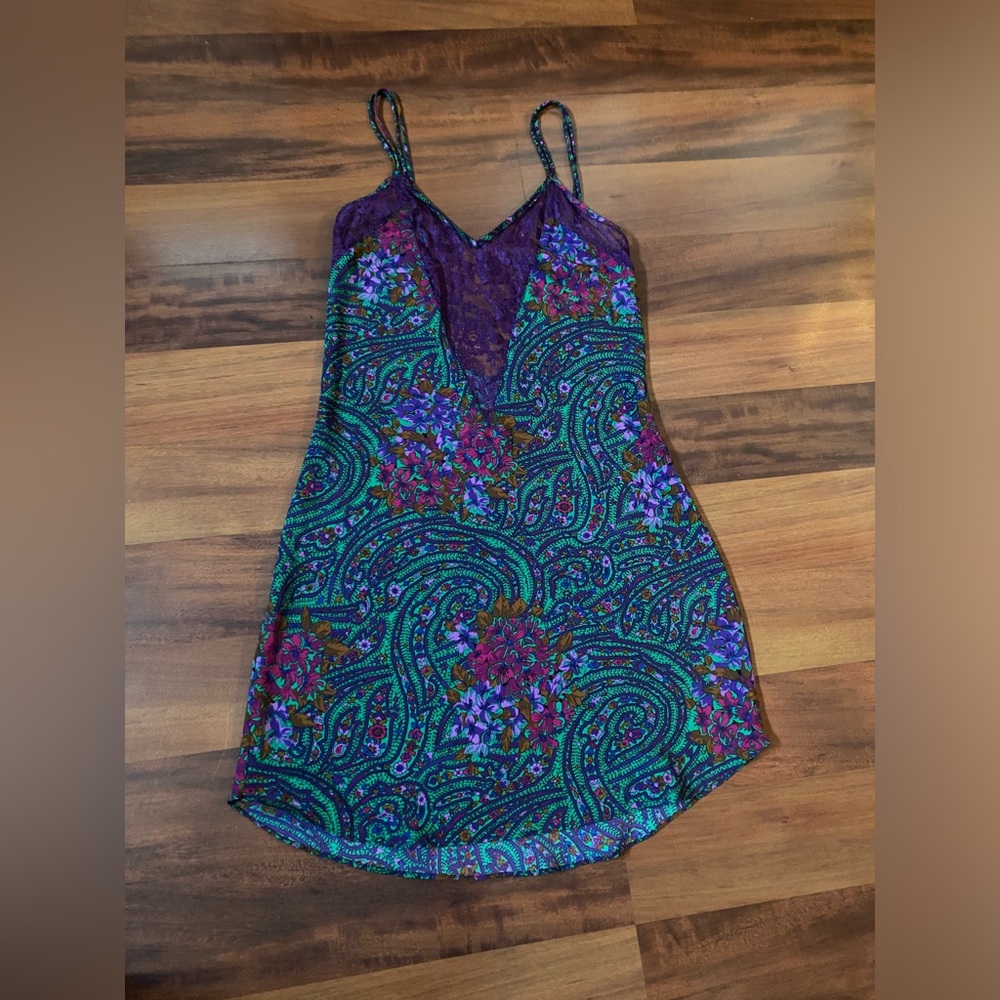 Victoria’s Secret gold label Paisley, small nightgown lingerie